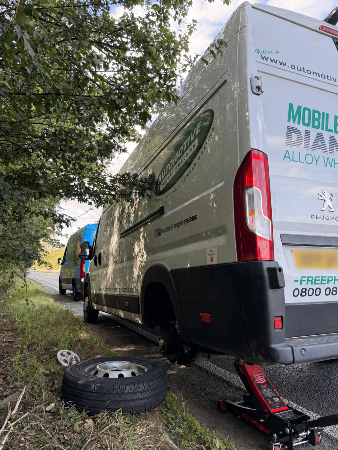 Emergency Flat Tyre Replacement